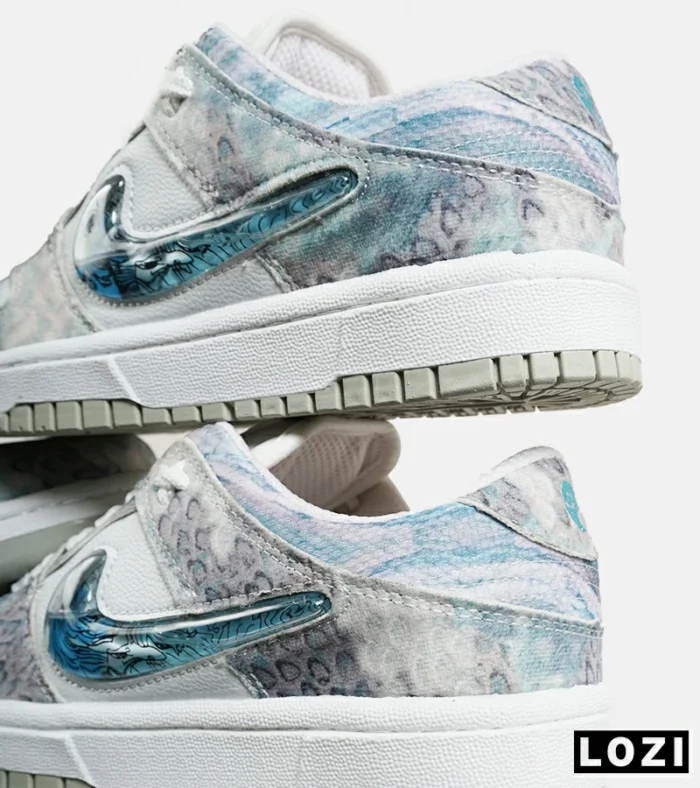 کفش کتانی مردانه و زنانه طوسی سفید آبی نایک NIKE dunk low steam puppet مدل 7204 - Image 3