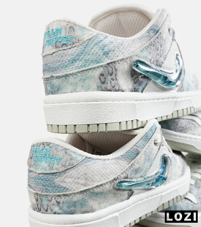کفش کتانی مردانه و زنانه طوسی سفید آبی نایک NIKE dunk low steam puppet مدل 7204 - Image 4