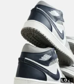 کفش کتانی ساقدار مردانه و زنانه سفید سرمه ای طوسی NIKE jordan 1 مدل 6580 - Image 5