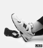 کفش کتانی مردانه و زنانه سفید مشکی NEW BALANCE 530 مدل 4974 - Image 5